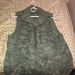PRICE DROP✅ Camo vest